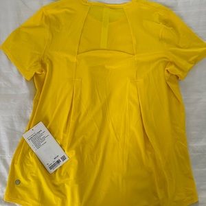 Lululemon Sculpt Short Sleeve in gold, size 10. Brand new, with tag.